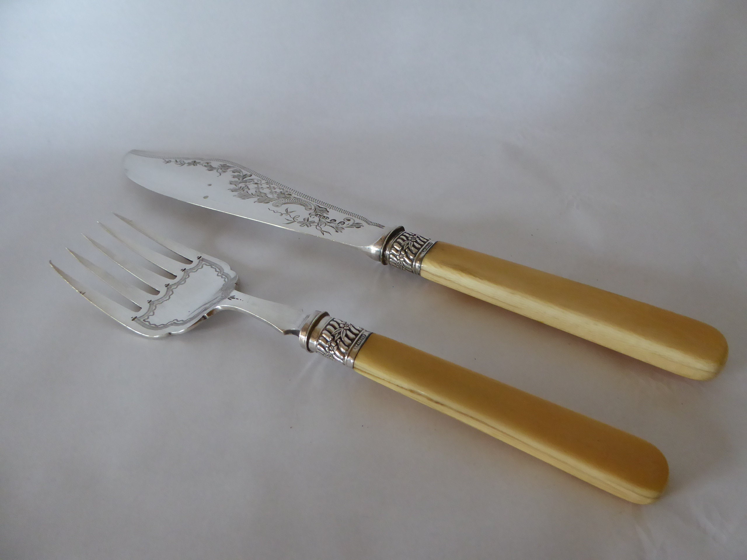 Vintage British Silver Plaqué Paire de Poisson Couteau Service et Fourchette 0122033-2158