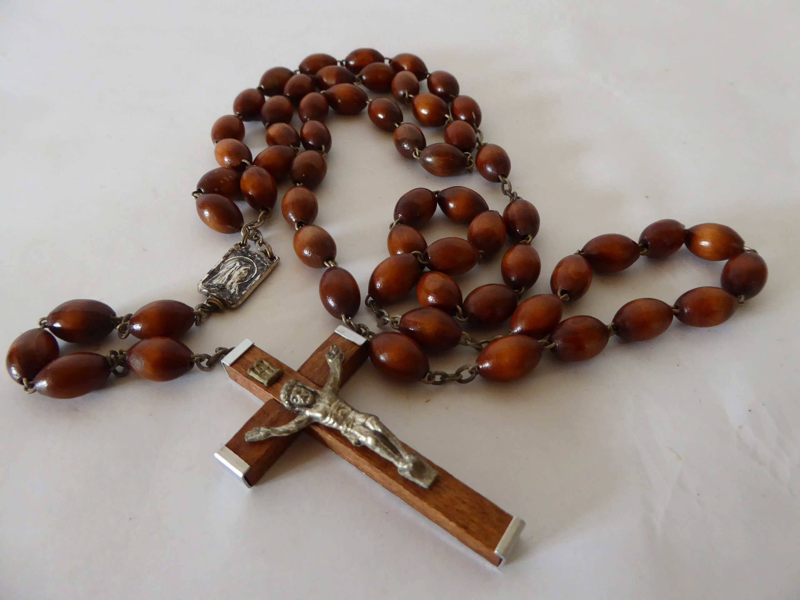 Vintage Lourdes Souvenir Cinq Décennies Perles en Bois Chapelet avec Bernadette et L'apparition 0321