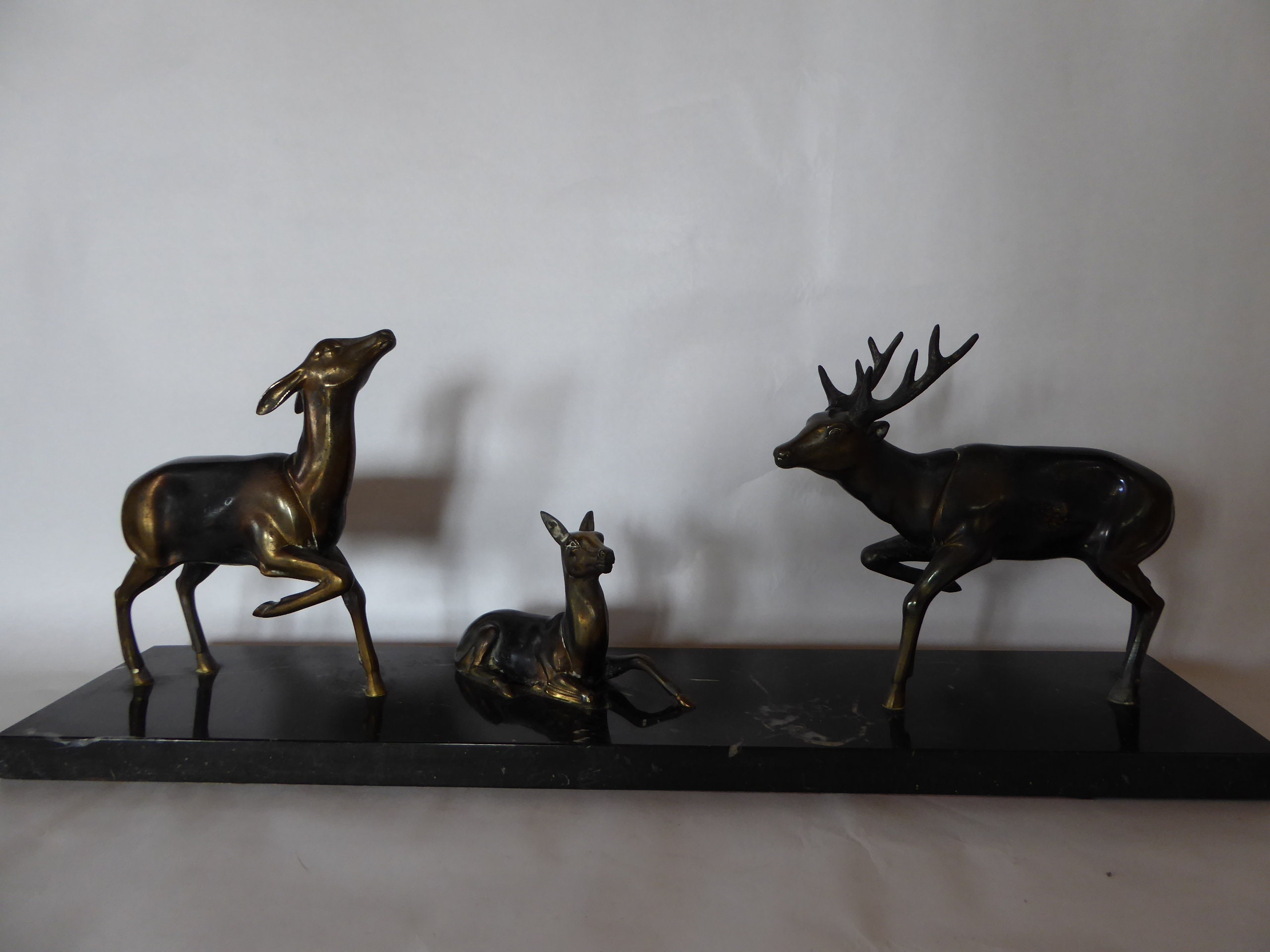 Vintage Français Black Marble & Cast Metal Art Déco Mantlepiece Ornament Featuring Stag, Deer Fawn 0