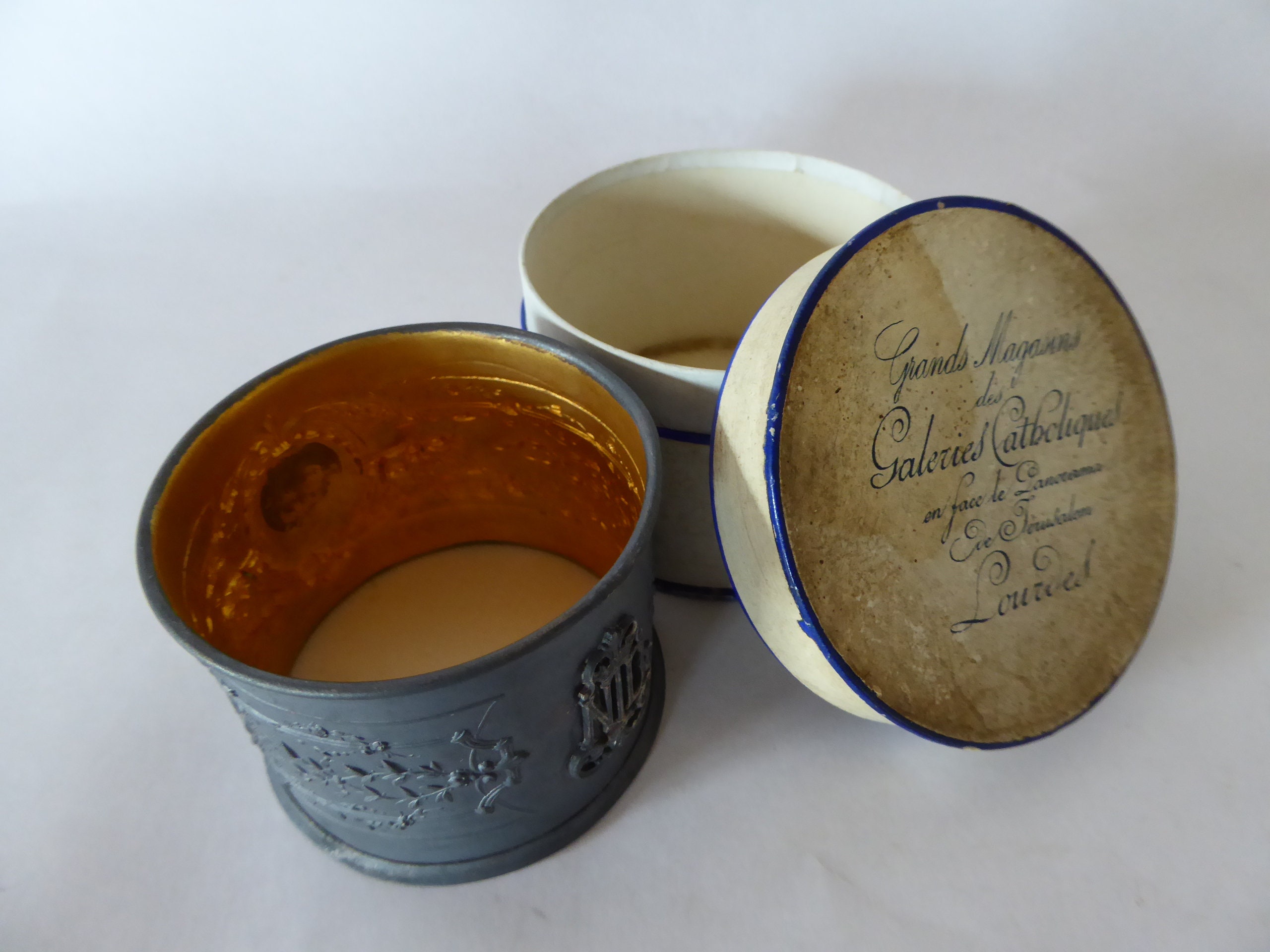 Vintage Français Lourdes Bague Souvenir en Boîte Serviette 0421024-1723