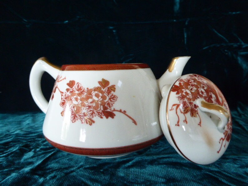 Peacocks and Floral Design Antique Japanese Kutani Porcelain Hand-painted Teapot Gold Gilt 0717006-200