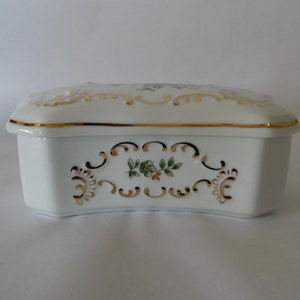 Vintage Mid Century Holohaza Hungary Porcelain Jewelry Box with Lid Handpainted and Transfer Floral Design 0623040-2663