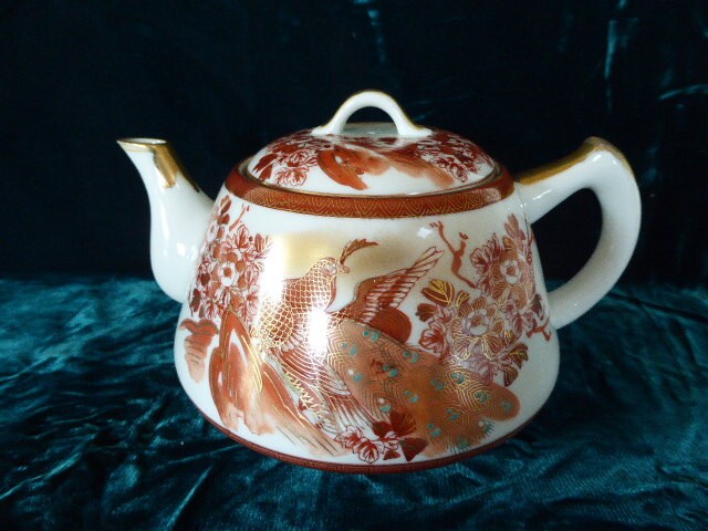 Théière Japonaise Antique en Porcelaine Kutani Peinte à La Main, Paons et Motif Floral, Or Doré 0717