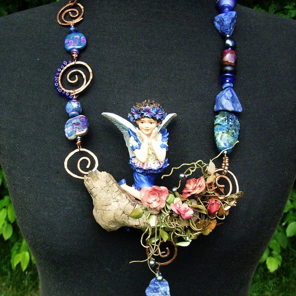 Elfe Halskette mittellang Treibholz SRA Lampwork Bead Sodalith Lapislazuli Fluorit Perlen Kupfer Strass Rose blau Boho Hippie Afrika Artisan