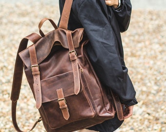 Hunter Leather Messenger Backpack In Dark Brown