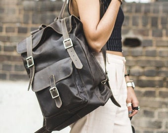 Hunter Leather Messenger Backpack In Coco Brown