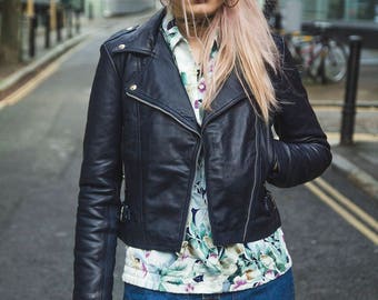 Chaqueta de cuero suave estilo motero en azul marino