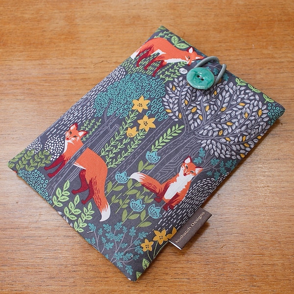 Kindle paperwhite cover with foxes in woodland,  kindle sleeve, 6” Fire HD, Kobo, Nook cover case