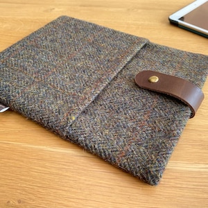 HARRIS TWEED iPad Pro 10.5 or 11, Air sleeve, tablet cover, lovat brown herringbone soft case with leather flap fastening