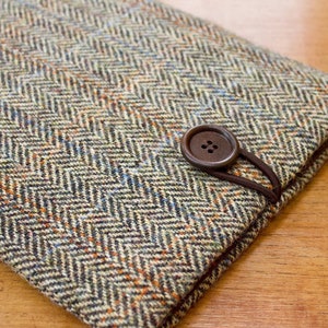 HARRIS TWEED iPad Pro 11 sleeve, 10.5 case, Air, tablet wool tweed cover, cream and green herringbone