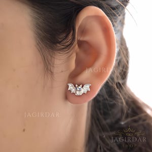 Puces d'oreilles petite chauve-souris en or 14 carats : labret vampire d'Halloween