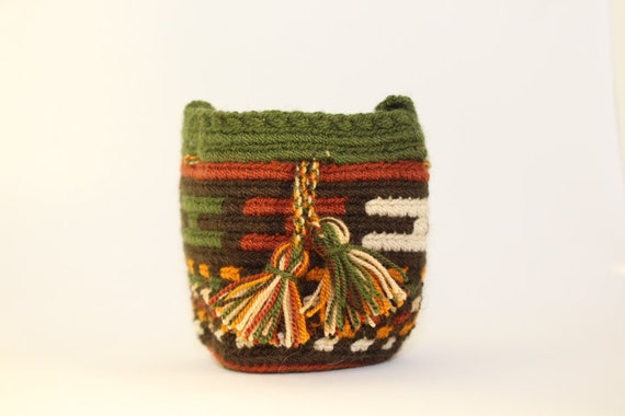 Handmade Mini Wayuu handbag (Creme, green, ochre, brown, khaki) – Dog disposable bags/treats holder