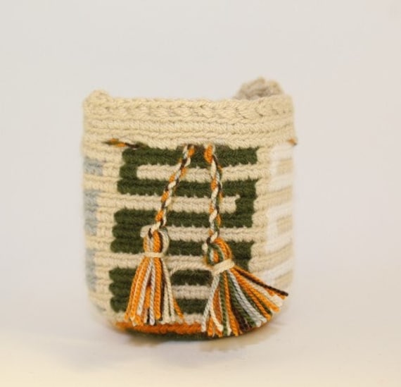Handmade Mini Wayuu handbag (White, creme, light gray, ochre, green) – Dog disposable bags/treats holder