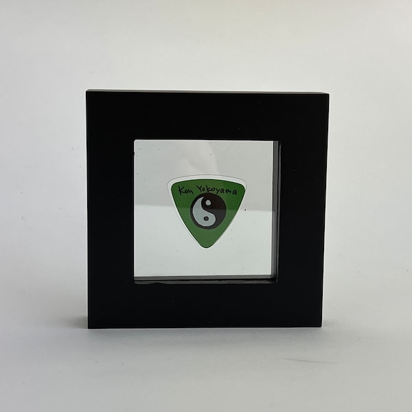 3" x 3" - Tri-Bass CLEAR/BLACK  Guitar Pick Display Frame