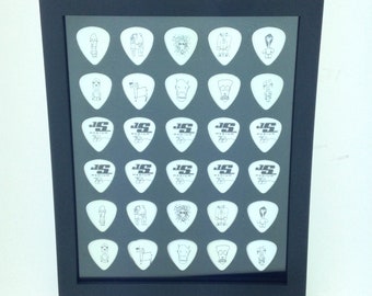 Expositor vertical para púas de guitarra, de doble cara, color negro, de 8" x 10" - Capacidad para 30 púas de guitarra - ¡MARCO INCLUIDO!