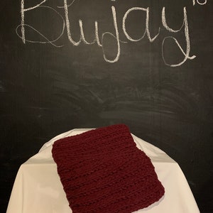 Small Dog Blanket: Burgundy Fisherman Rib Stitch