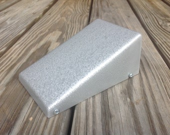 diy enclosure fuzz pedal vintage retro design UNPAINTED model FZ-1