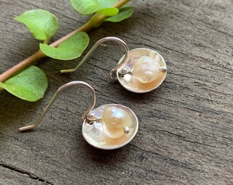 Freshwater pearl and hammered sterling silver disc earrings - June birthstone, round earrings, Gemini, everyday earrings, gift for women