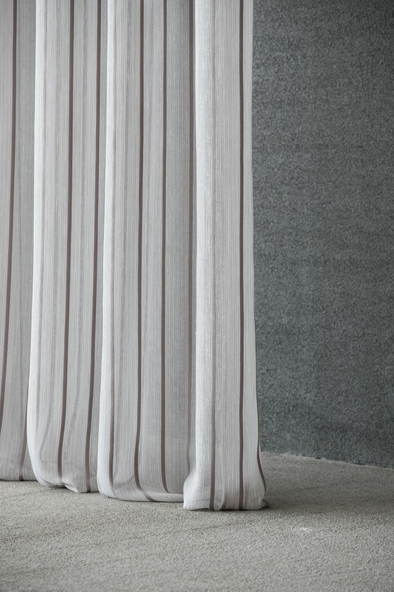 Tessuto per tende bianco Righe verticali tortora / Doppia altezza 300cm  118inches -  Italia