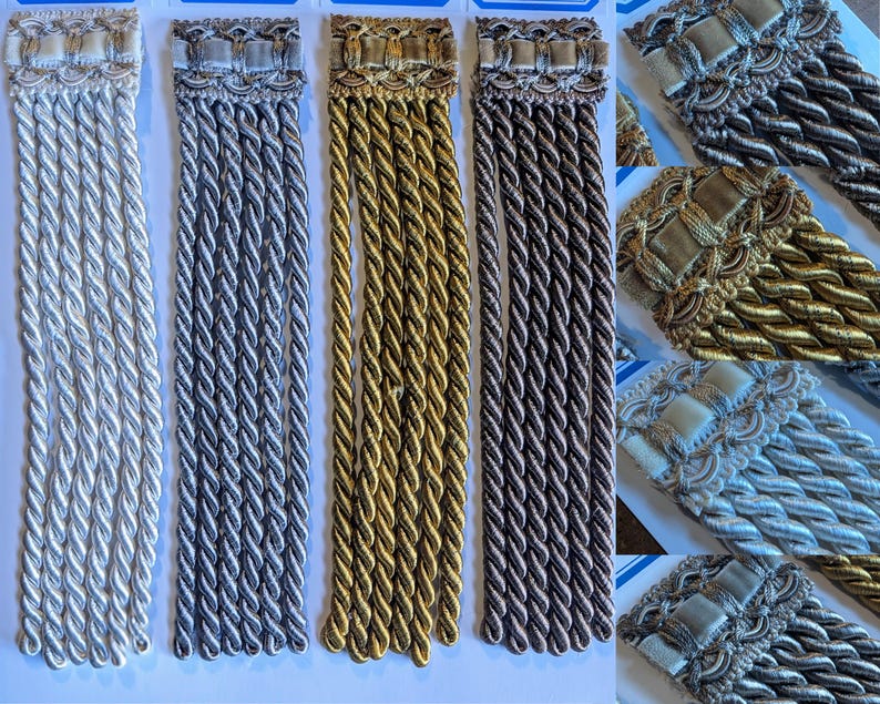 Pu&ograve; includere: Cinque campioni di passamaneria a cordoncino ritorto in diversi colori. I colori sono bianco, argento, oro e due tonalit&agrave; di grigio. Ogni campione ha una parte superiore decorativa.