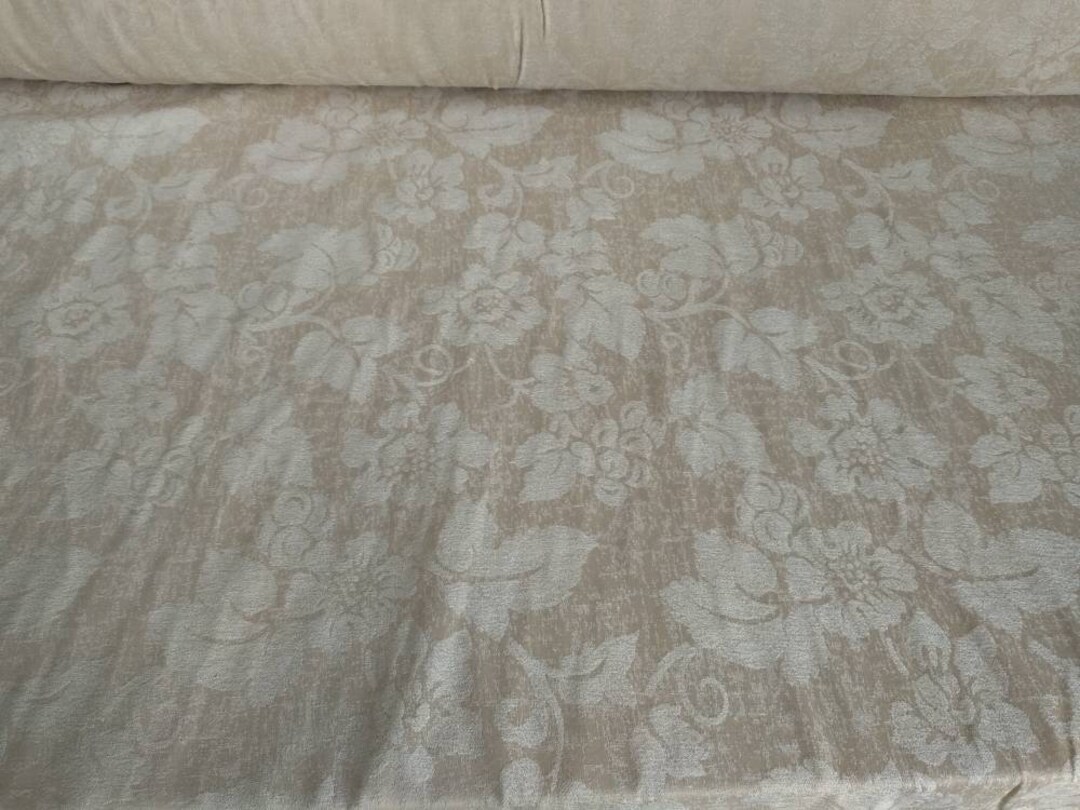 最も優遇の Floral Gold Beige Ivory Jacquard Upholstery Fabric Chenille スタイ・よだれかけ