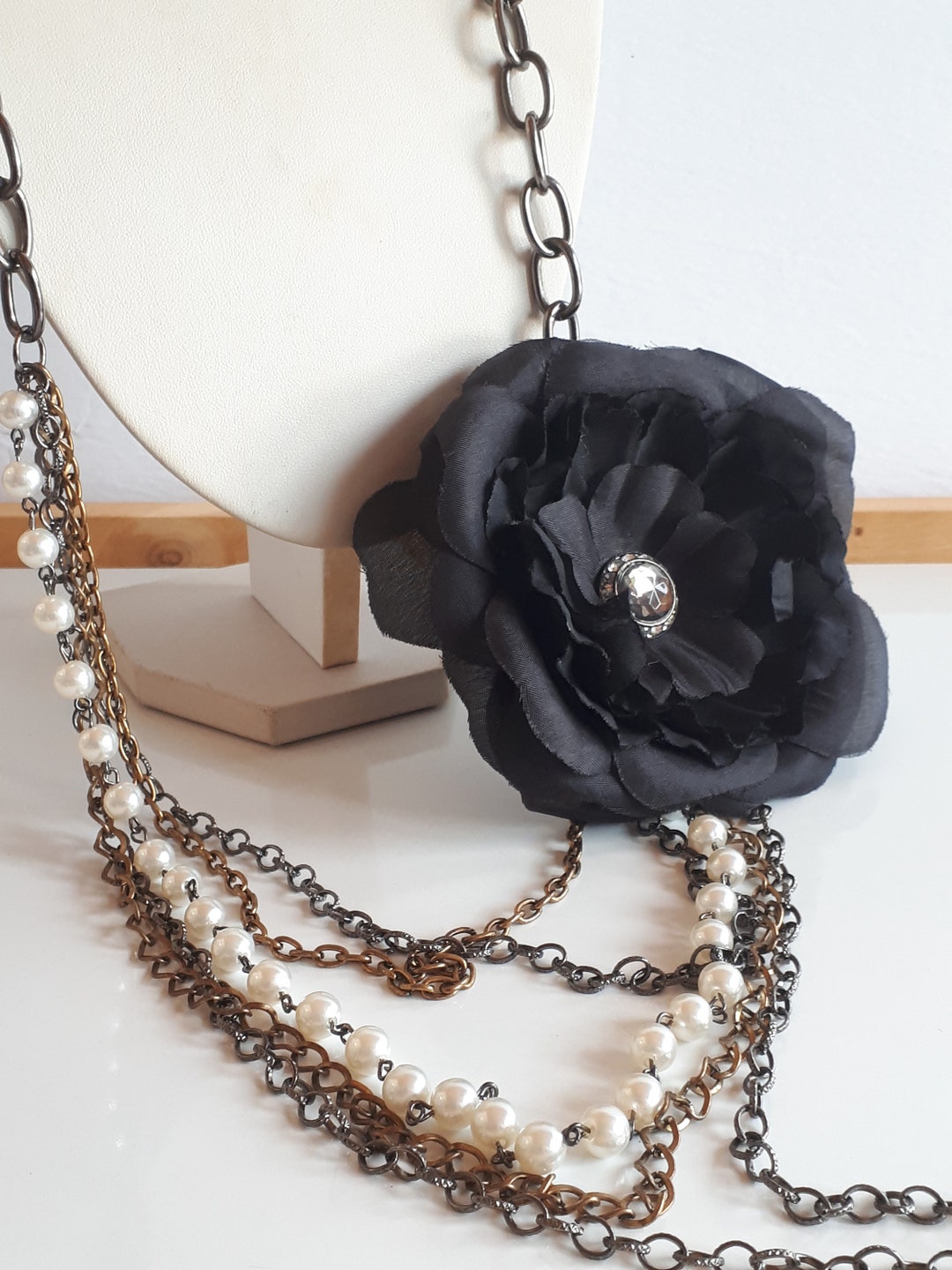 Collier Plastron Ancien Triple Rang Perles Noires Facettées - Laiton Et Verre