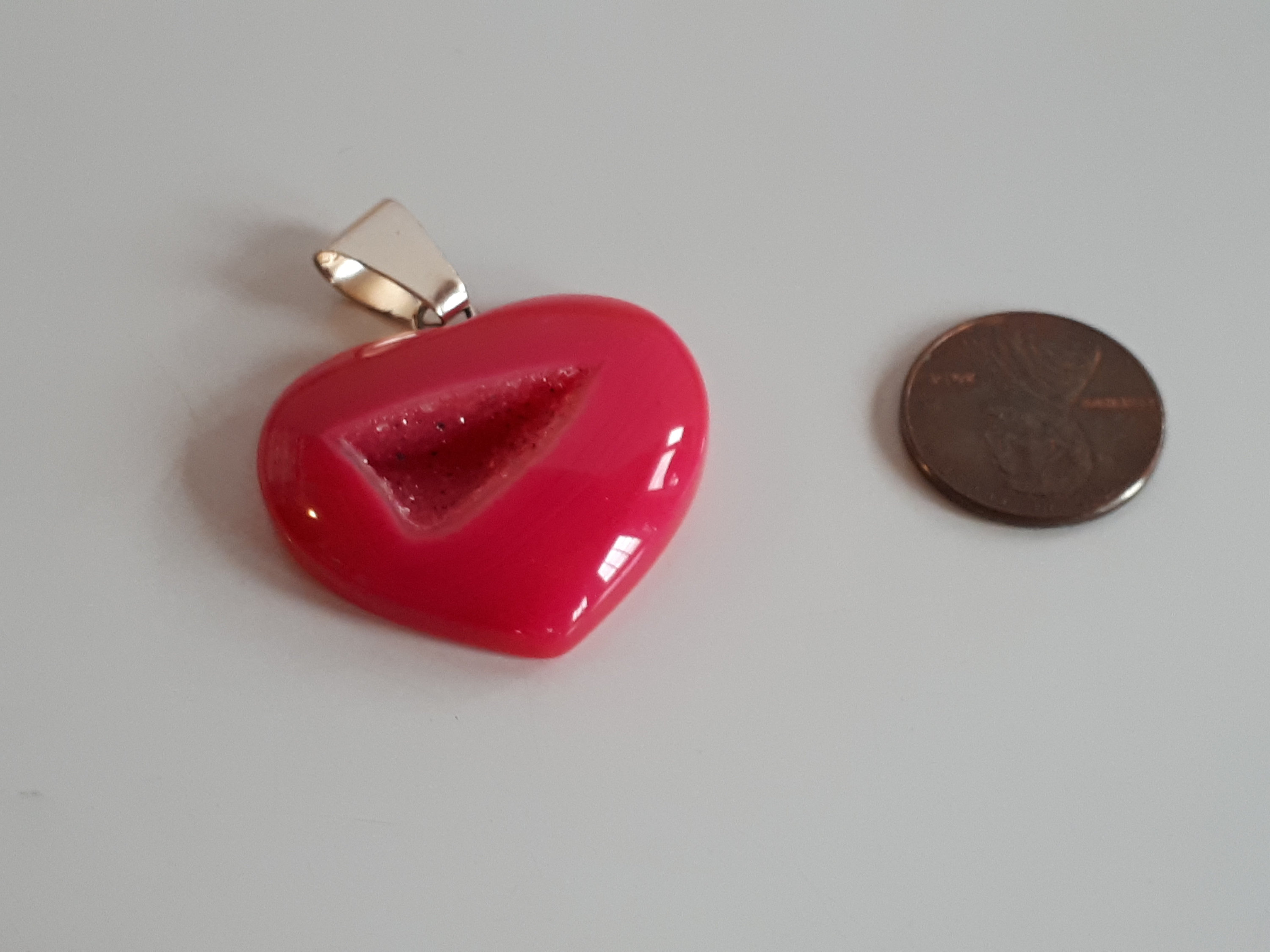 ドゥルージーピンクアゲート ハート 大きな手彫りの強化ピンクドゥルージーアゲートふくらんだハート