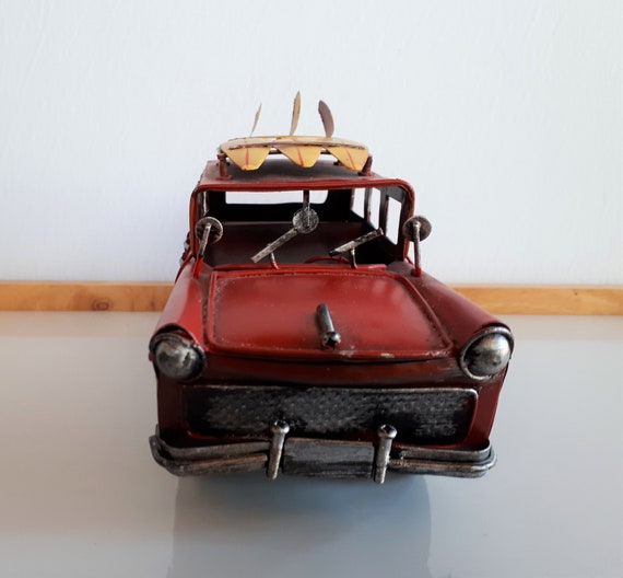 Vintage Red Painted Metal Old Collection Car Vehicle Realistic Figurine 