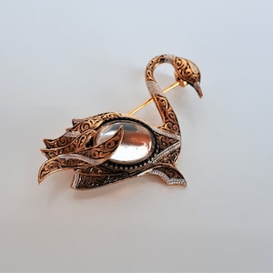 rare Vintage Spain Damascene style gold plate clear glass jelly belly swan brooch pin