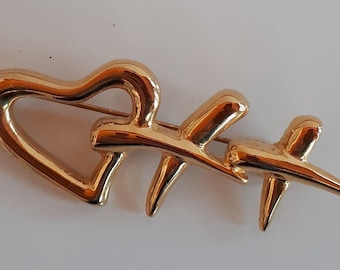 Grand concepteur de cru signé amour brillant de métal d’or et embrasse la broche de symbole xx de coeur