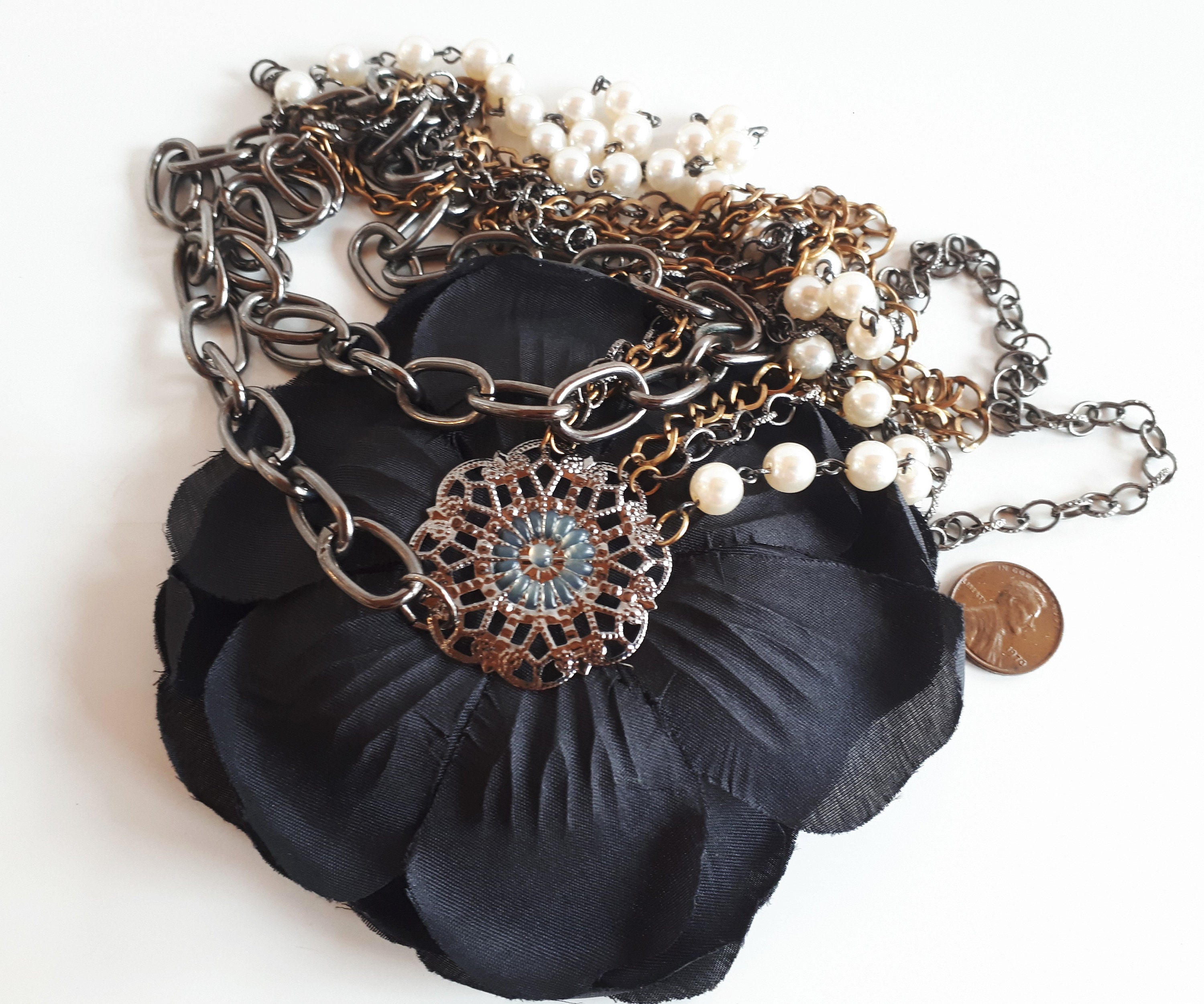 Collier Plastron Ancien à Triple Rang De Perles Noires Facettées - Style Vintage