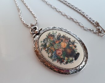 Big Vintage SARAH COVENTRY transfer on porcelain flower pot bouquet cameo pendant necklace