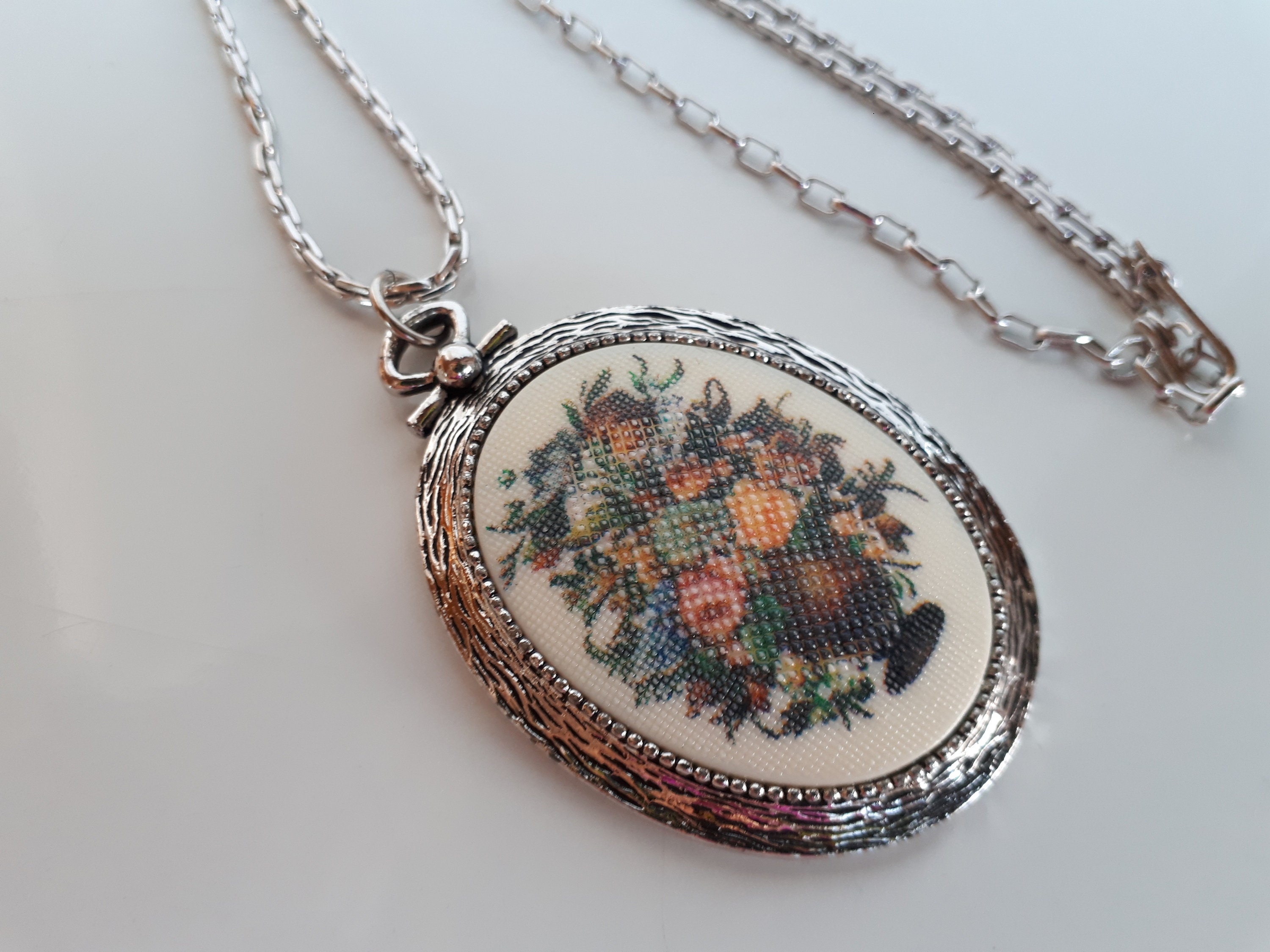Sarah coventry shop cameo necklace