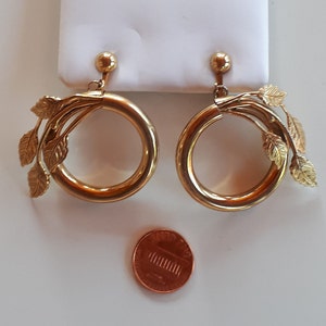 Big Unusual Vintage Designer Couture gold metal hoop statement clip earrings with leafs, hoop earrings, gold metal hoop earrings, image 3