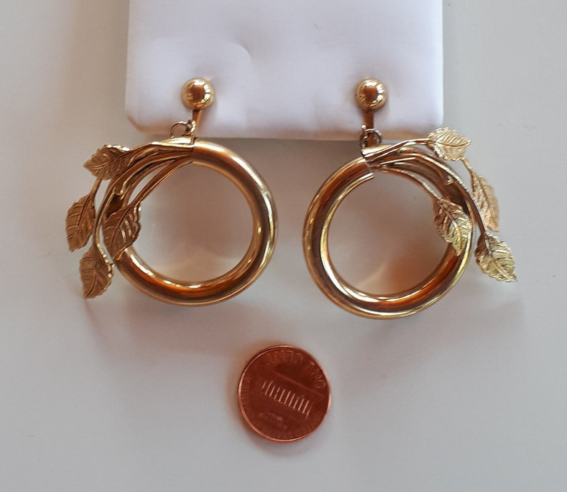 Big Unusual Vintage Designer Couture gold metal hoop statement clip earrings with leafs, hoop earrings, gold metal hoop earrings, image 3