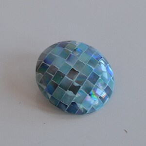 large Vintage blue paua abalone shell mother of pearl MOP marquetry mosaic domed round brooch pin