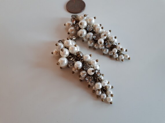 STATEMENT Vintage cascading grape beaded white fa… - image 6
