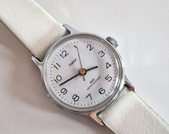 Vintage TIMEX women quartz watch NEED BATTERY