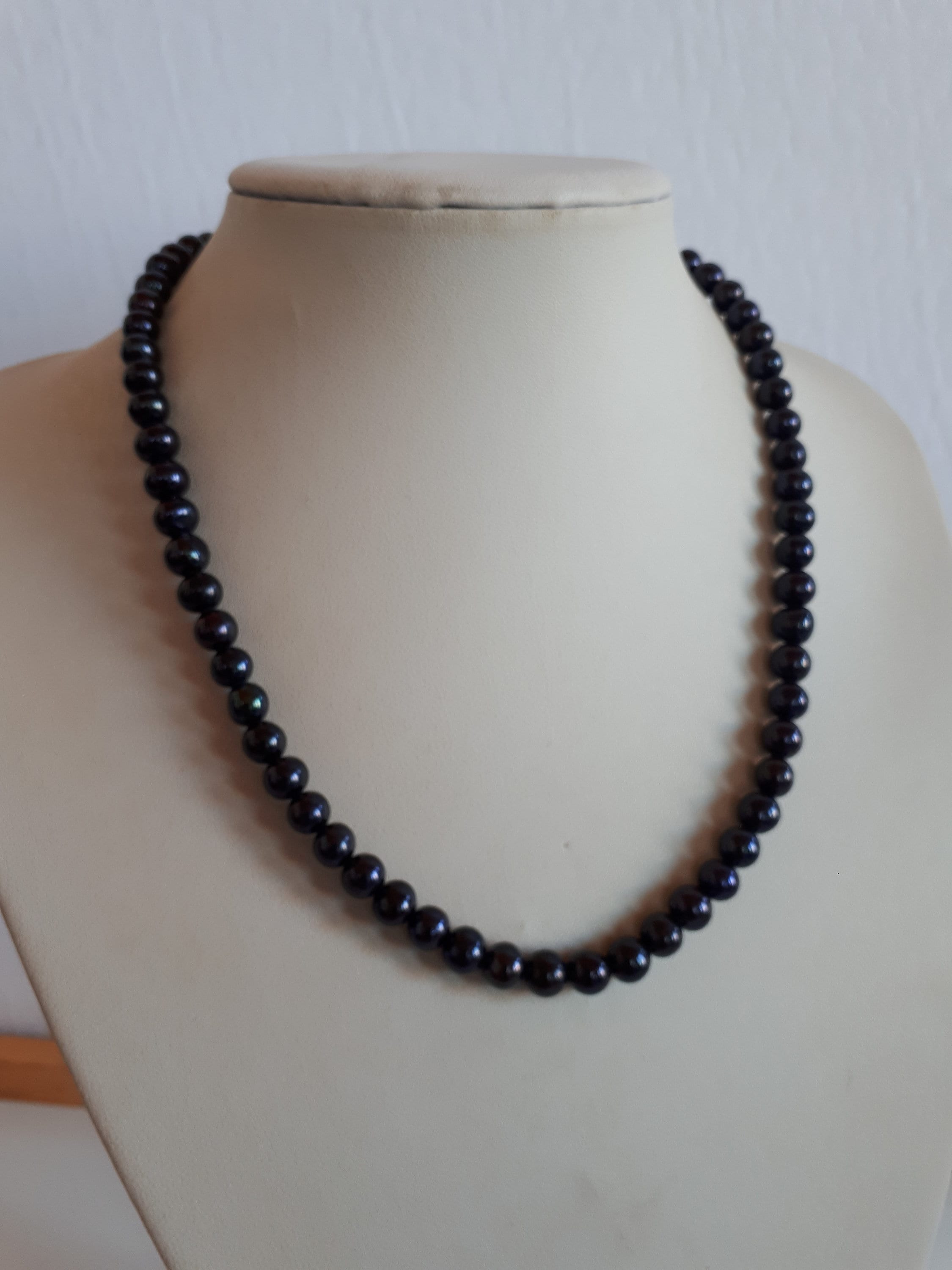 Vintage black sales pearl necklace