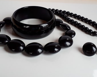 ヴィンテージ レトロ チャンキー ブラック 樹脂 プラスチック ジュエリー セット ロット 3 個 サイン入り RICHELIEU イヤリング ネックレス バングル ブレスレット お好みで