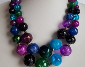 VINTAGE GOLD TONE PURPLE PLASTIC BEAD CHUNKY NECKLACE MADE IN AUSTRIA VINTAGE GOLD TONE PURPLE PLASTIC BEAD CHUNKY NECKLACE MADE IN AUSTRIA