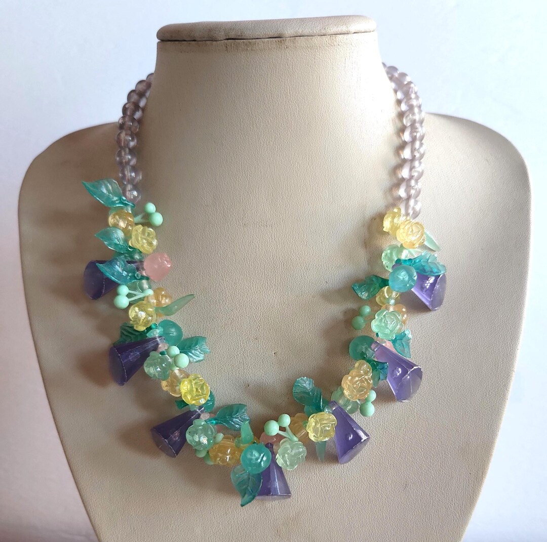Collier De Poitrine Cheval Vintage Vogt - Argenté Avec Baies - États-Unis