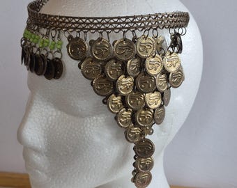 Tocado de latón de bailarina de danza del vientre turcomana antigua de Oriente Medio con monedas falsas