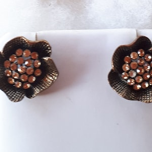 Antiqued gold metal encrusted yellow citrine gold rhinestone flower stud earrings