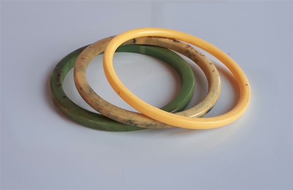 Lot De 3 Bracelets Joncs Art Déco En Bakélite Couleur Butterscotch - Vintage