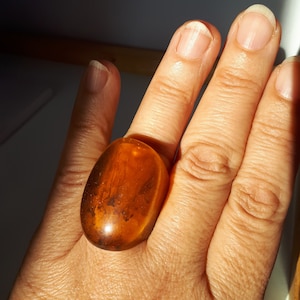 Statement swirl marbled cognac honey lucite plastic oval ring
