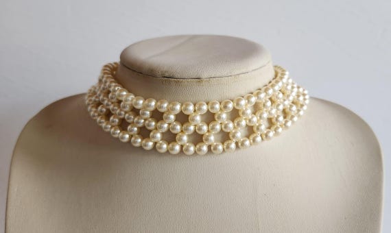 Chic vintage cream faux pearl elasticated beaded dog collar choker necklace