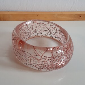 Statement klar transparent gekrackte weinrot Lucite Kunststoff gewölbten Armreif Armband unregelmäßige Form