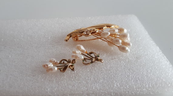 Pearl and gold metal brooch pin and earrings, Vin… - image 8