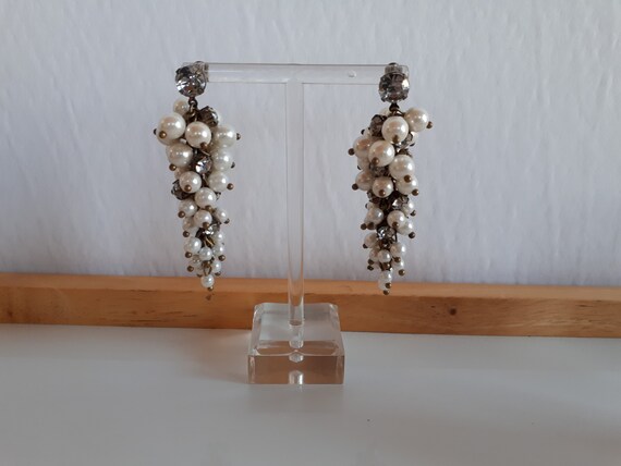 STATEMENT Vintage cascading grape beaded white fa… - image 3